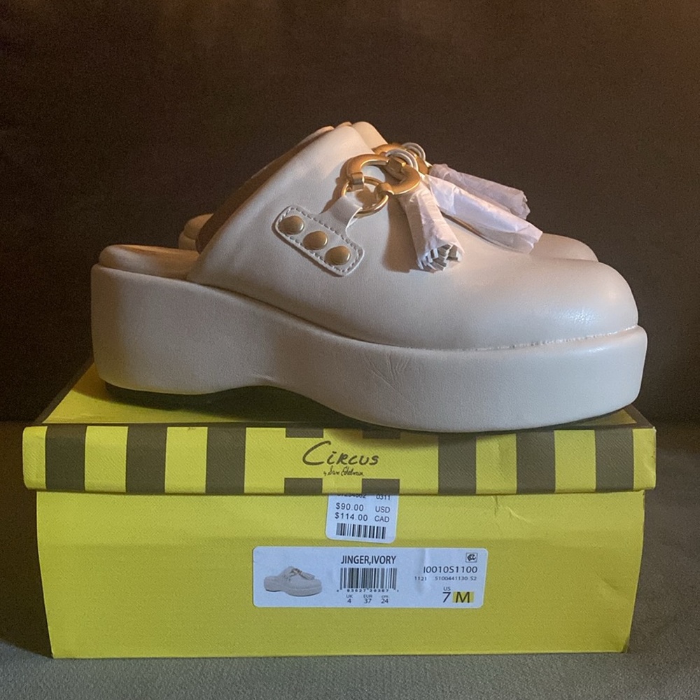 Womens Clogs - Picture 2 of 8